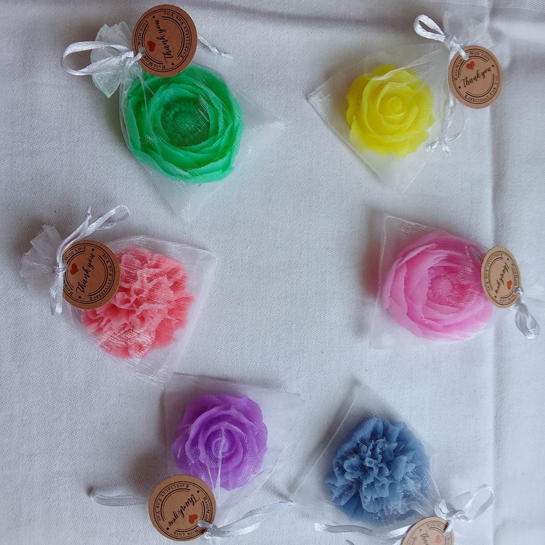 Trandafiri organza colorați
